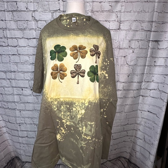 Ideal by Next Level t-shirt Tops - 6 clovers graphic bleached t-shirt size 2XL (XXL), unisex sizing.